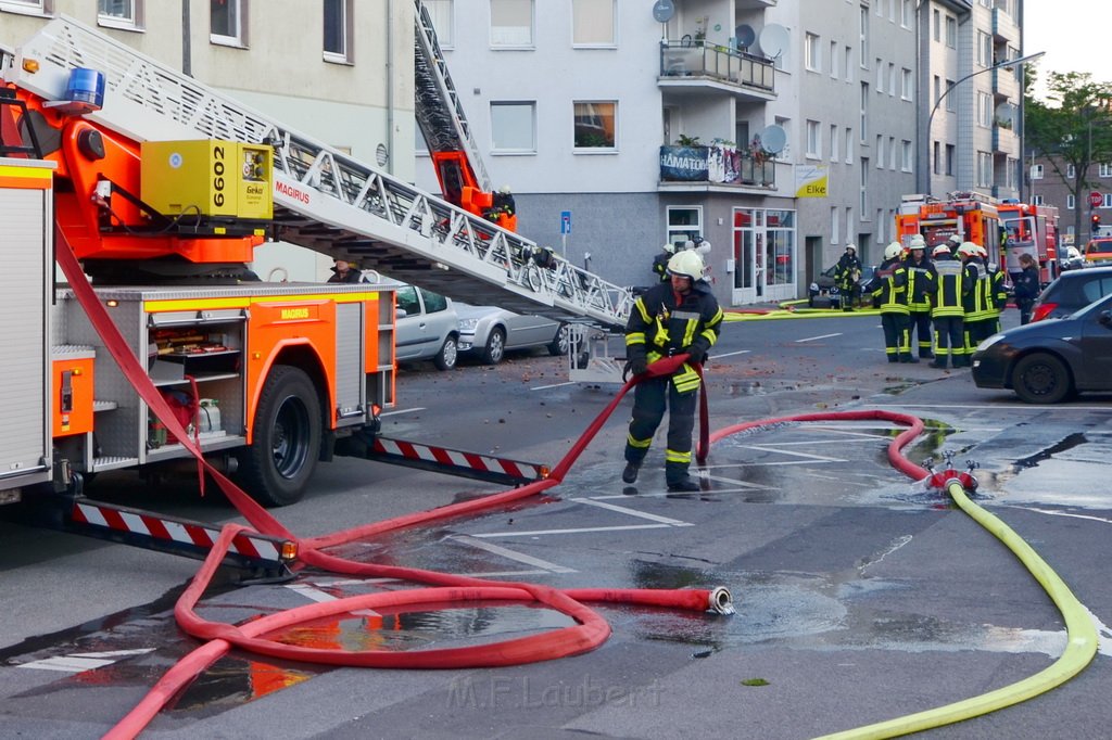 Feuer 3 Dachstuhl Koeln Buchforst Kalk Muelheimerstr P241.JPG